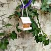 Hrănitor de păsări din lemn suspendat pentru exterior - Sistem de hrănire automată