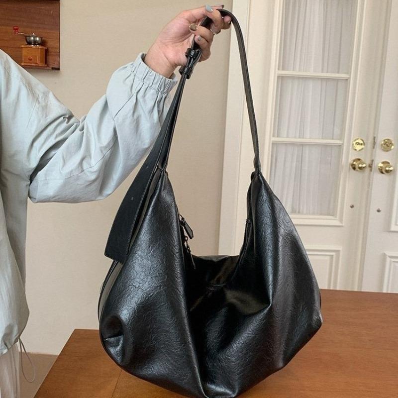 Retro soft surface large capacity black dumpling bag women's large capacity locomotive bag one shoulder crossbody tote bag women's bag