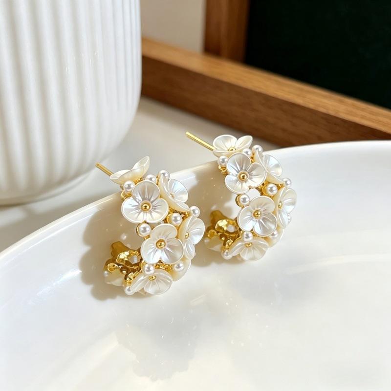 French Retro Elegant Flower C Ring Stud Earrings Light Luxury Niche Temperament Versatile Earrings Women's Fashion Trendy Earrings