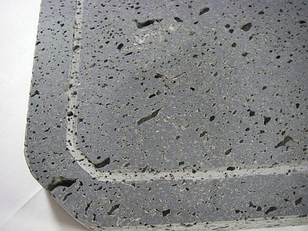 Mihiro "High-Durability Grooved Lava Plate" 15 x 30 x 3 cm thick, made of black basalt.