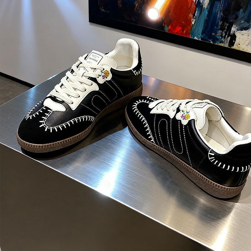 Soft leather retro lace-up color matching German training shoes women's versatile flat-bottomed casual sports shoes Forrest Gump shoes board shoes