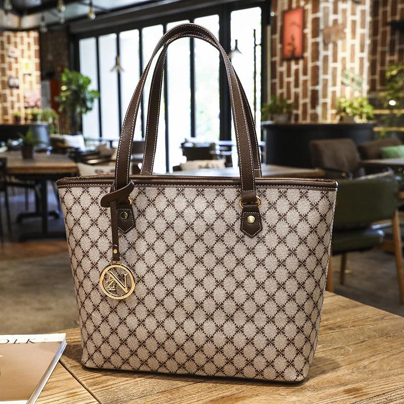 

Весна и Лето Новая Универсальная Европейская и Американская Ретро и Модная Сумка-тоут с Принтом Большой Вместимости Дорожная Сумка через Плечо Женская