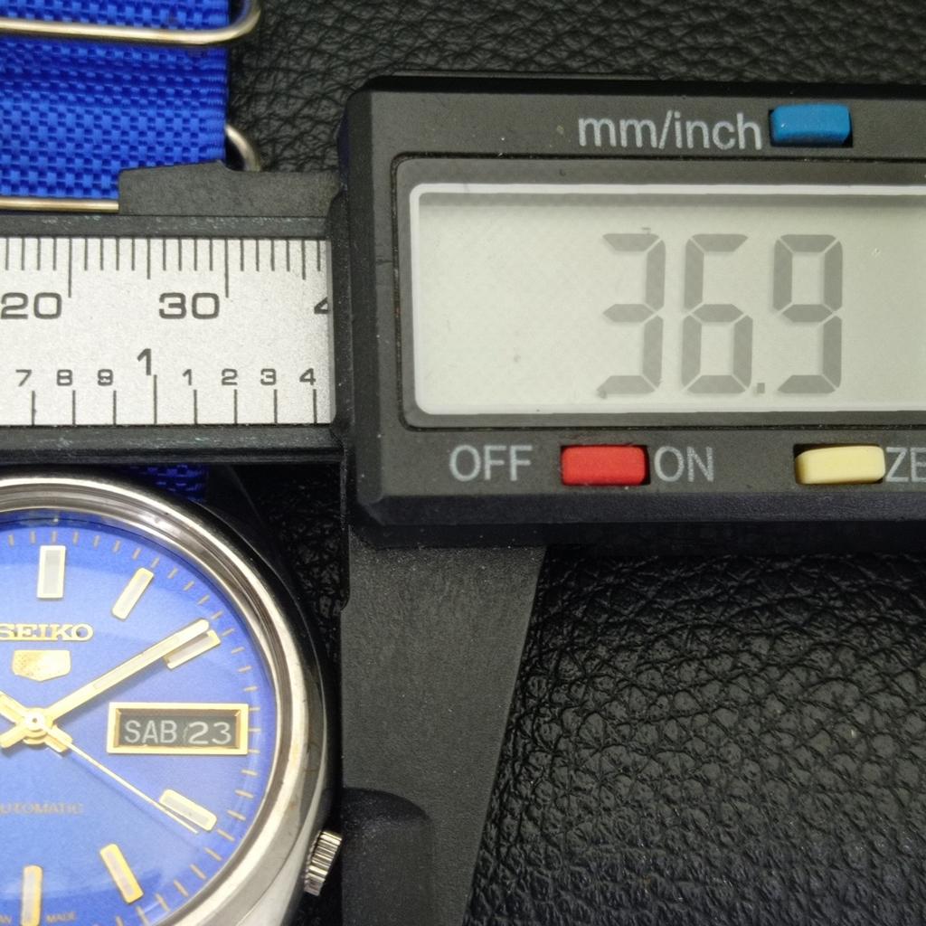 SEIKO 5 AUTOMATIC VINTAGE 7009A JAPAN MENS BLUE COLOR DIAL WATCH a702646-1 R209-a702646