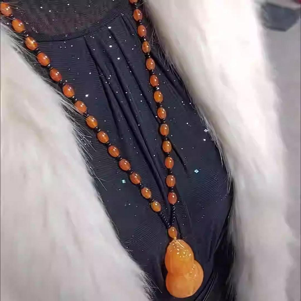 Trendy Unisex Wooden Bead Necklace: Versatile, High-End Pendant for Sweater Chains and Cotton Linen Attire