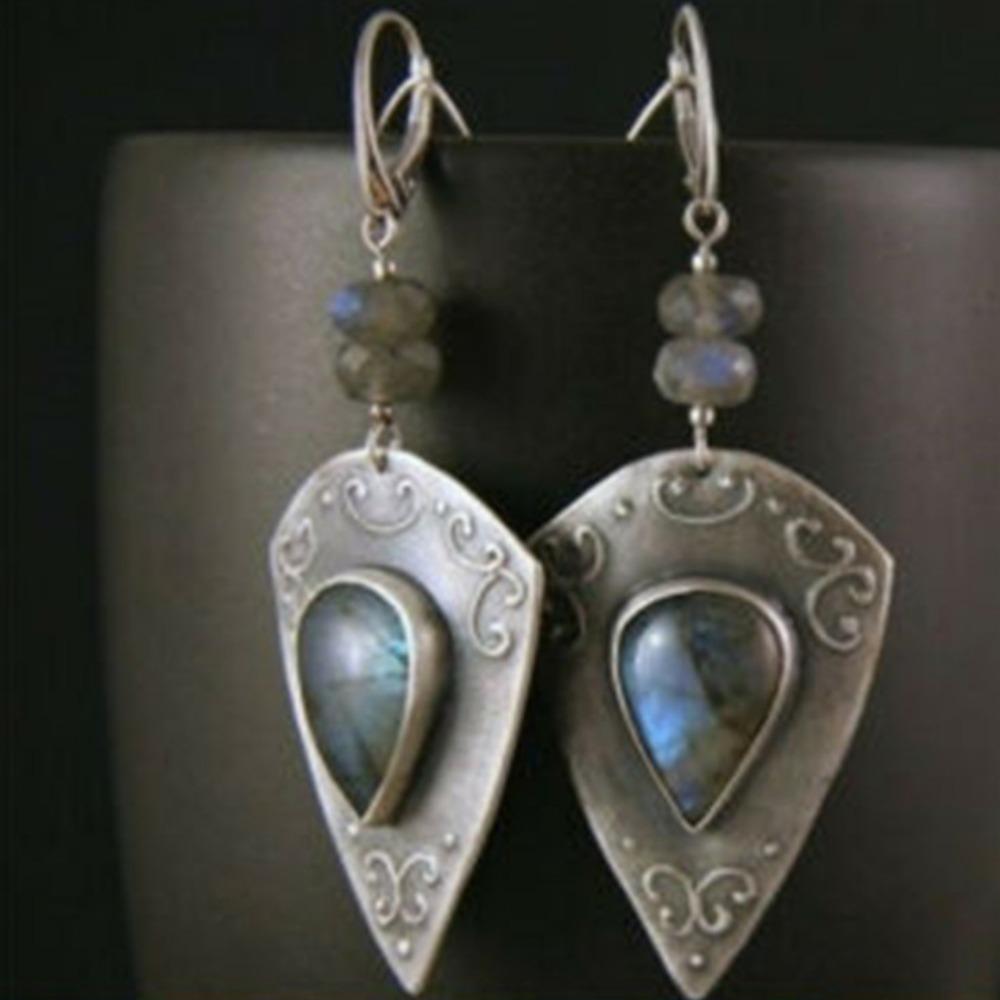 Retro Love Shape Strange Earrings European Beautiful Woman Earrings