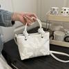 Butterfly Chinese Style Bucket Bag Artistic Canvas Material Cheongsam Handbag Tassel Decoration Magnetic Buckle Closure