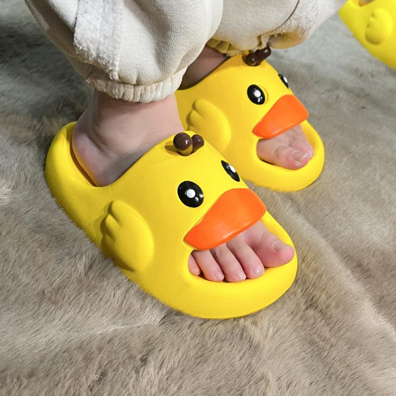 EVA letní dětské pantofle střední a velké dětské chlapecké poklad kreslené dívčí platformové pantofle stánkové manipulační boty malá žlutá kachnička