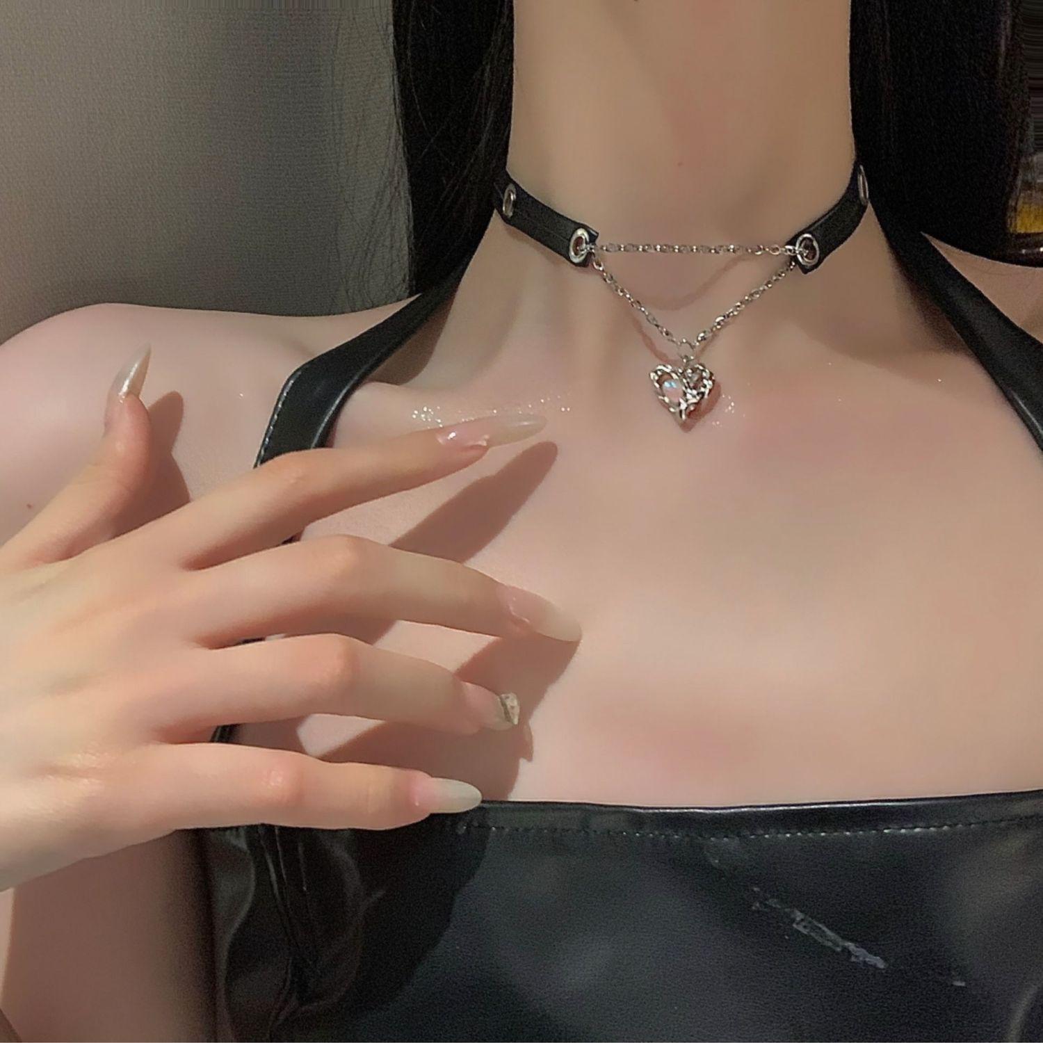 

Трендовое женское кожаное колье-чокер со строчкой в виде букв - Легкая роскошь и Крутой стиль Цепочка на ключицу Аксессуар для горячей девушки.