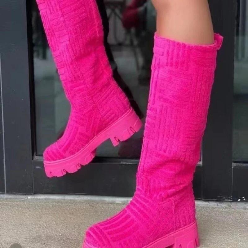 Nouvelles Bottes Hautes d'Hiver Chaudes pour Femmes 2024 Bottes de Marche Décontractées en Daim pour Femmes Confortables à Semelles Épaisses Bottes de Mode pour Défilé