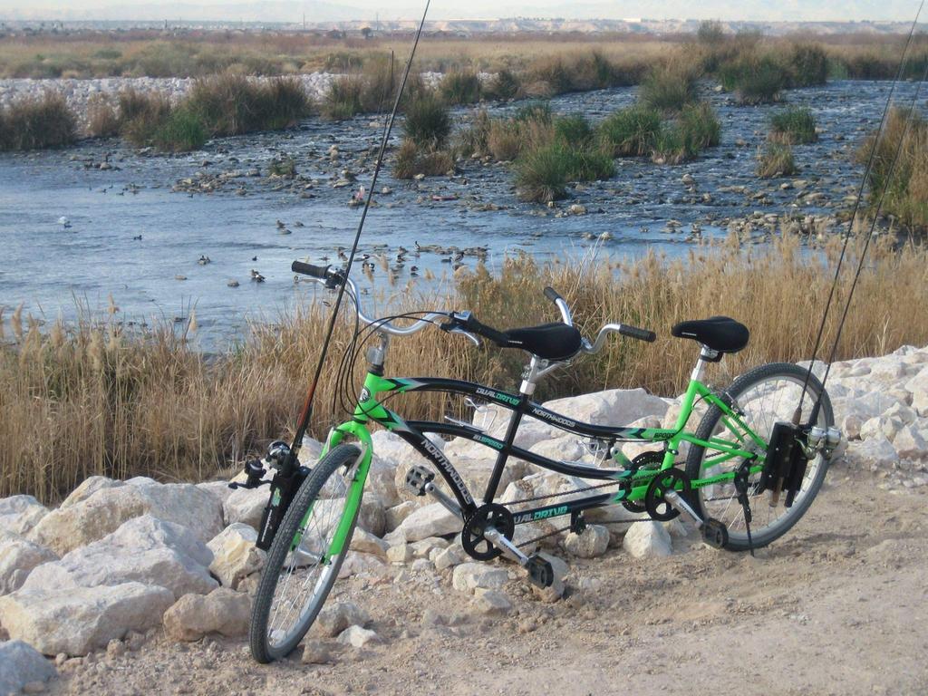 InMotion Bike Fisherman Bike Držák na rybářské pruty Bezpečně drží rybářské pruty na vašem kole Snadno montovatelný nosič prutů na kolo