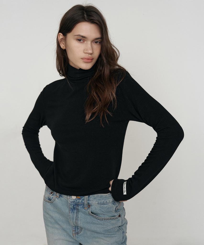 Isibchilwai Basic Wool Neck Top (Black)