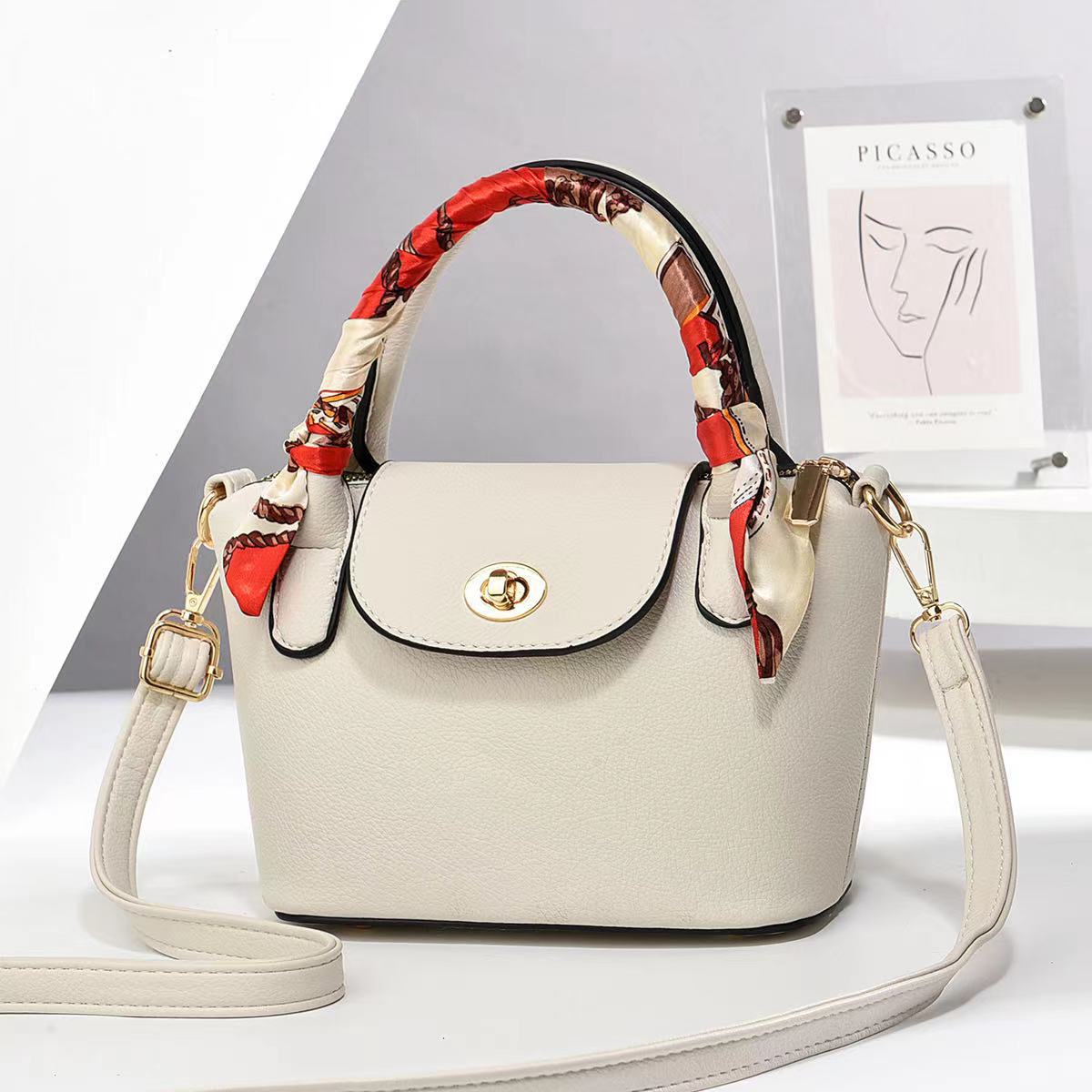 

Bag for Women 2025 New Niche Fashion Scarf Handbag Versatile Soft Leather Shoulder Crossbody Bag Simple Style Small Square Bag 19x10x15cm