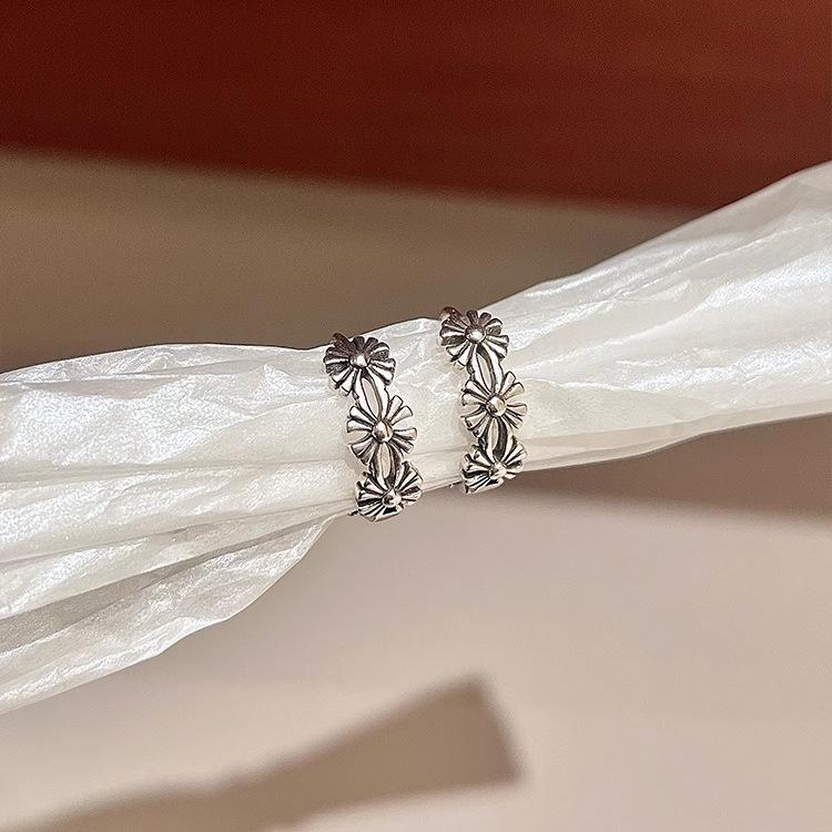 Dark Retro Do Old Niche Hollowed Out Rattan Flowers Winding Ancient Earrings Female Ins Wind Simple Personality Earrings Ambience Back To School