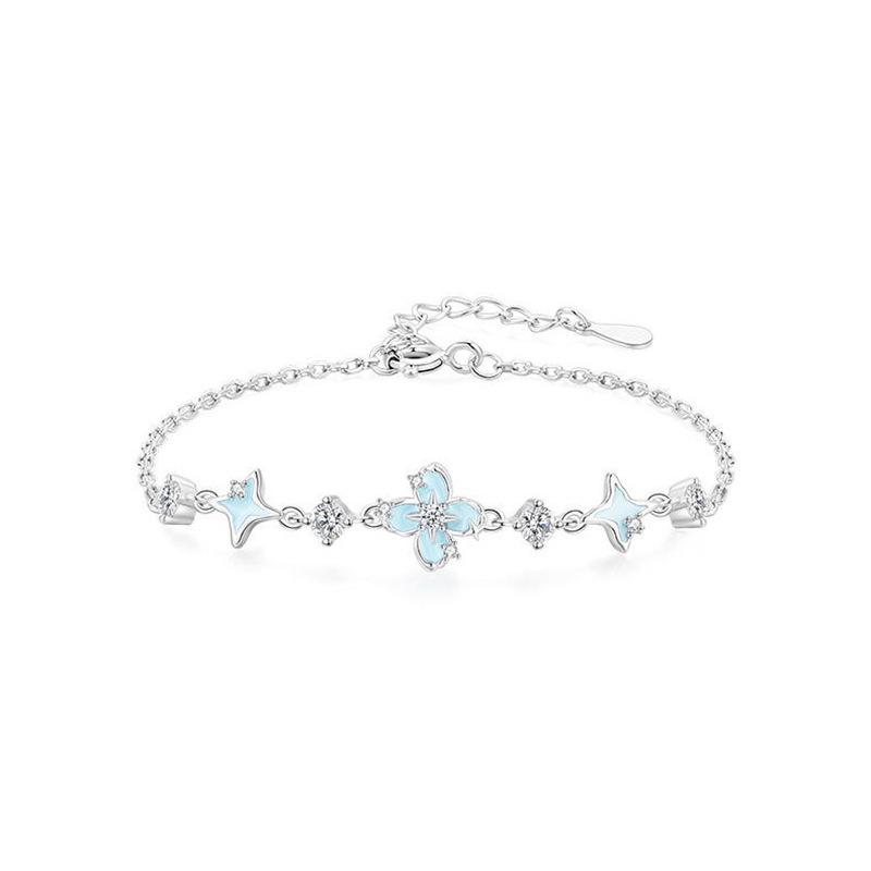 Star Luminous Four-Leaf Clover Bracelet: Luxury Hand Jewelry Gift for Girls & Best Friends