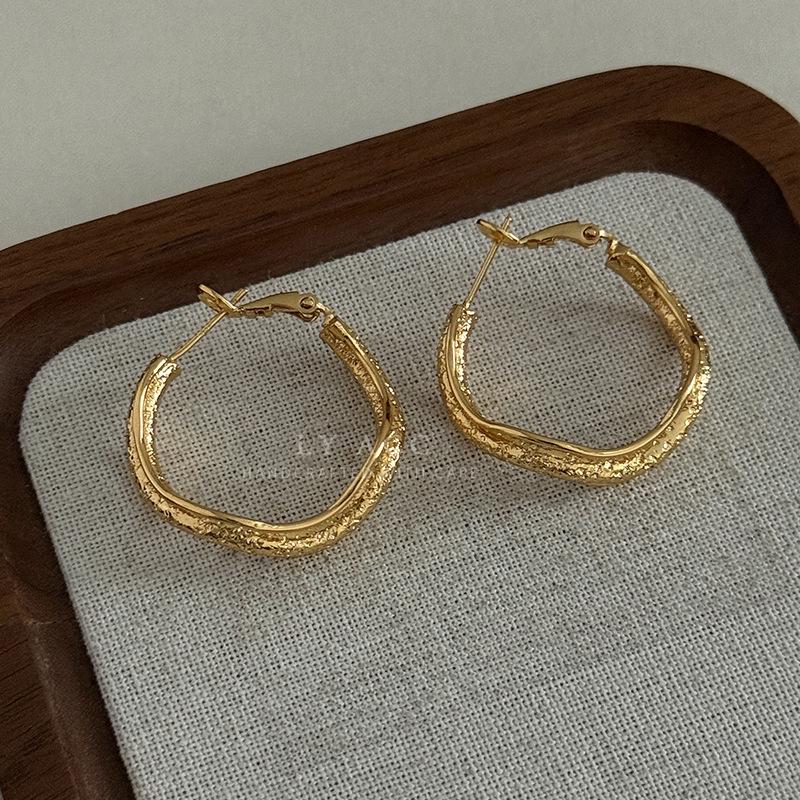 Irregular ring earrings, earrings, personalized design, high-grade metal, high-grade temperament, cold wind, retro light luxury earrings.