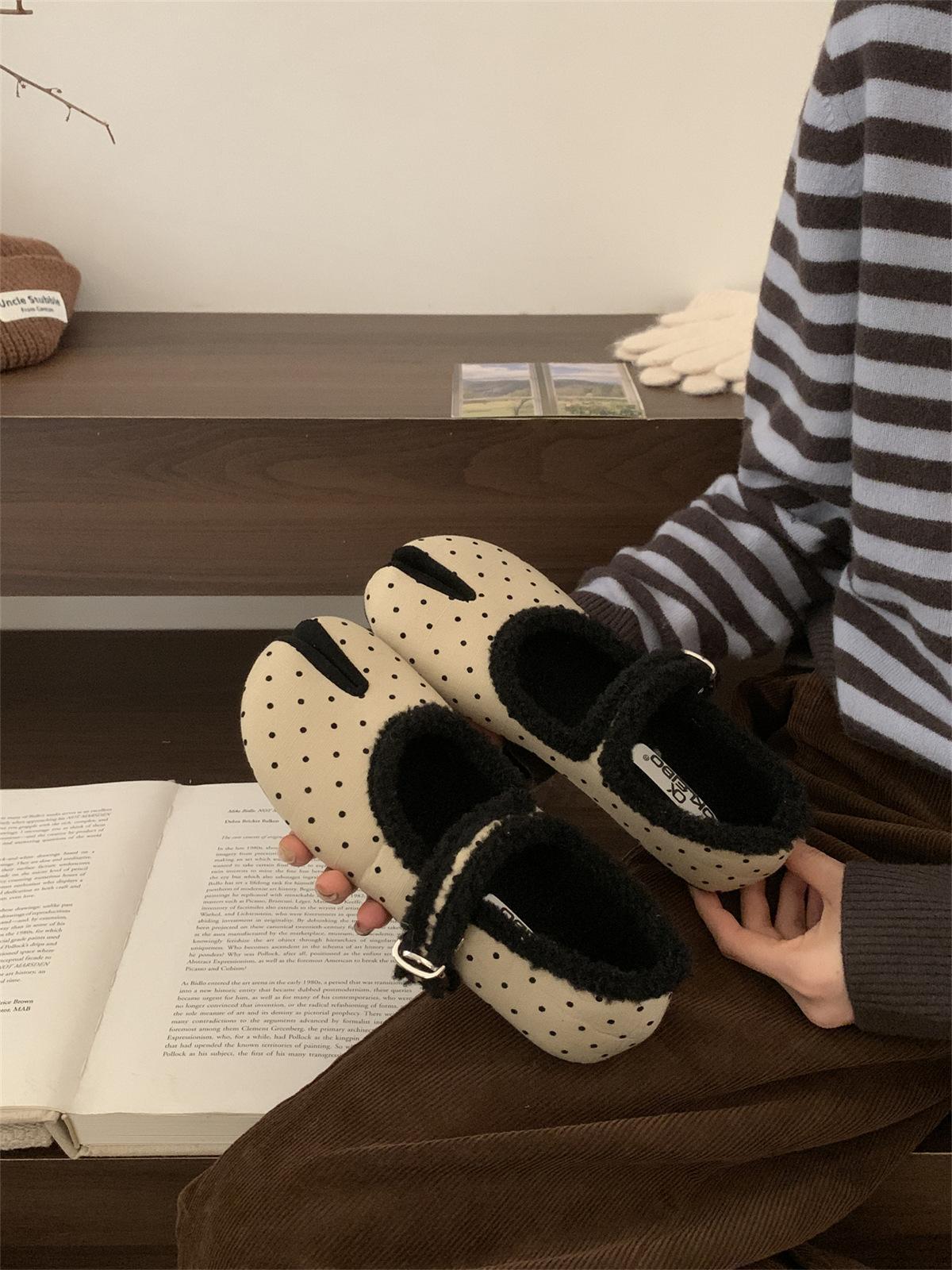 

Ретро красные однопедальные туфли на плоской подошве для женщин, для ношения осенью и зимой, теплые велюровые туфли-бини, туфли с раздвоенным носком, туфли из хлопка в виде свиных копыт 39