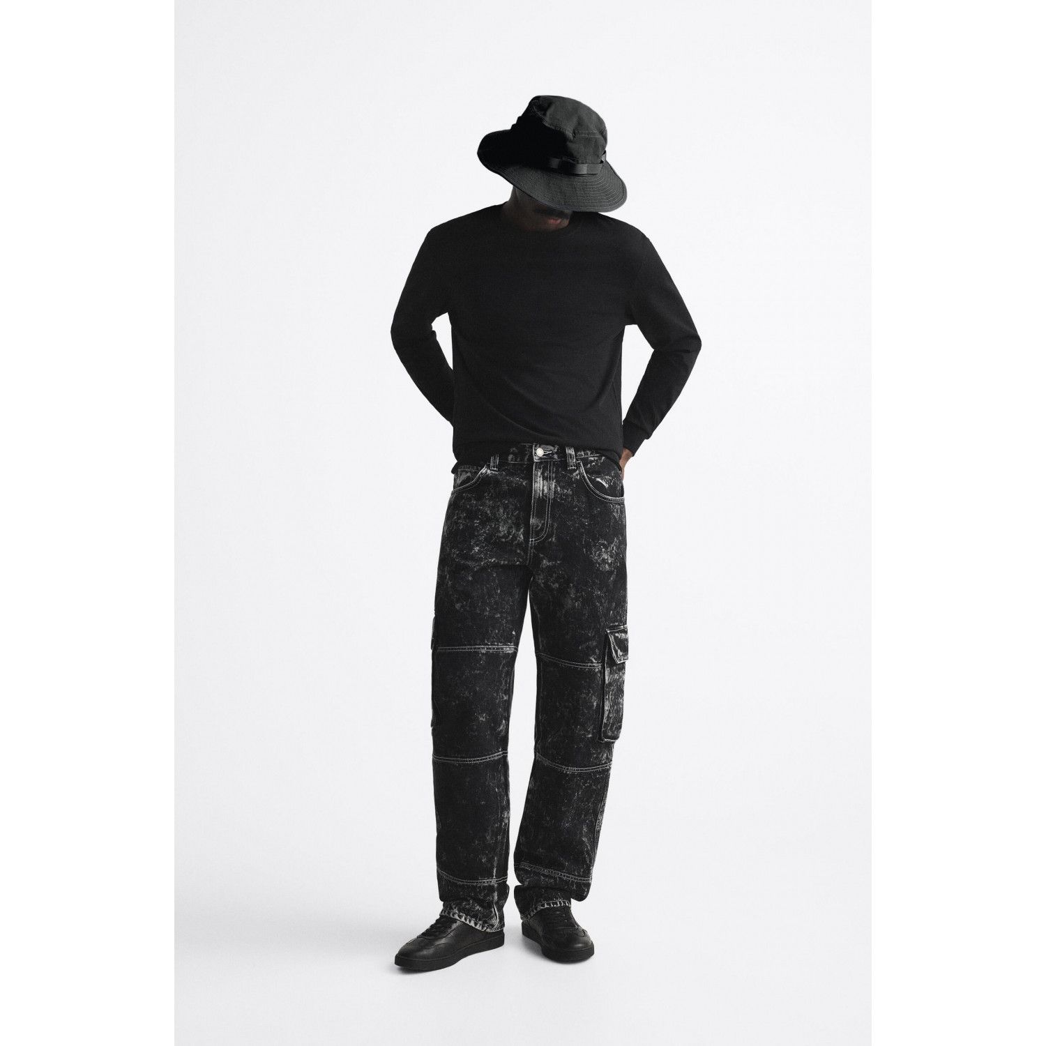 

ACID WASH CARGO JEANS