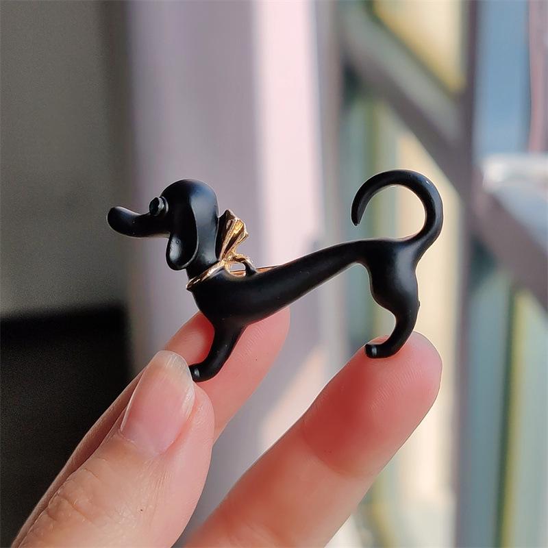 European Hot-Selling Cute Sausage Dog Brooch: Unisex Drip Oil Wax Pin Accessory