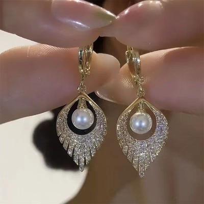 Exquisite Imitationsperle Zirkonia Blatt Ohrhänger für Frauen Einzigartiges Design Elegante Alltagsaccessoires Party Schmuck Geschenke