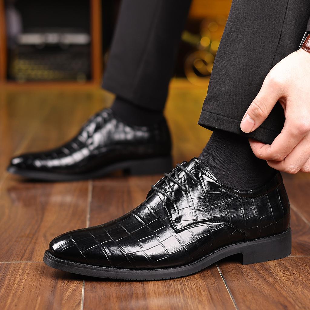 Fashion Big Size Pointed Leather Shoes for Men Fashion New Designer Solid Color Casual Wedding Shoes Male Summer Autumn Dress Shoe Man