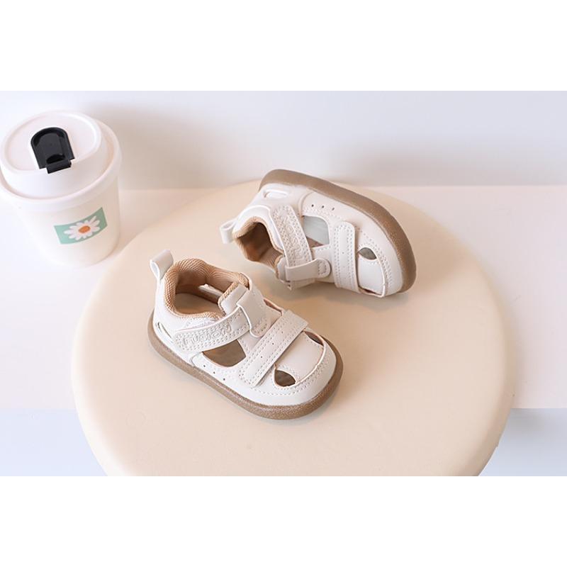 New summer closed-toe sandals for baby girls, versatile soft-soled anti-collision walking shoes