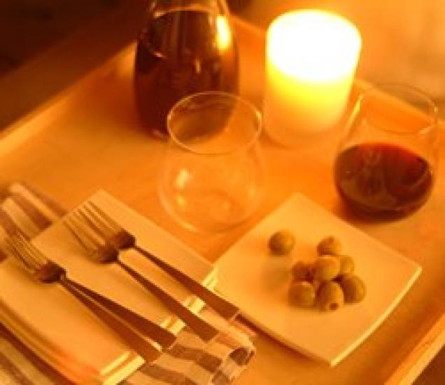 Shotoku Burgundy Red and White Set of 2 In Wooden Box Glass/Usuhari