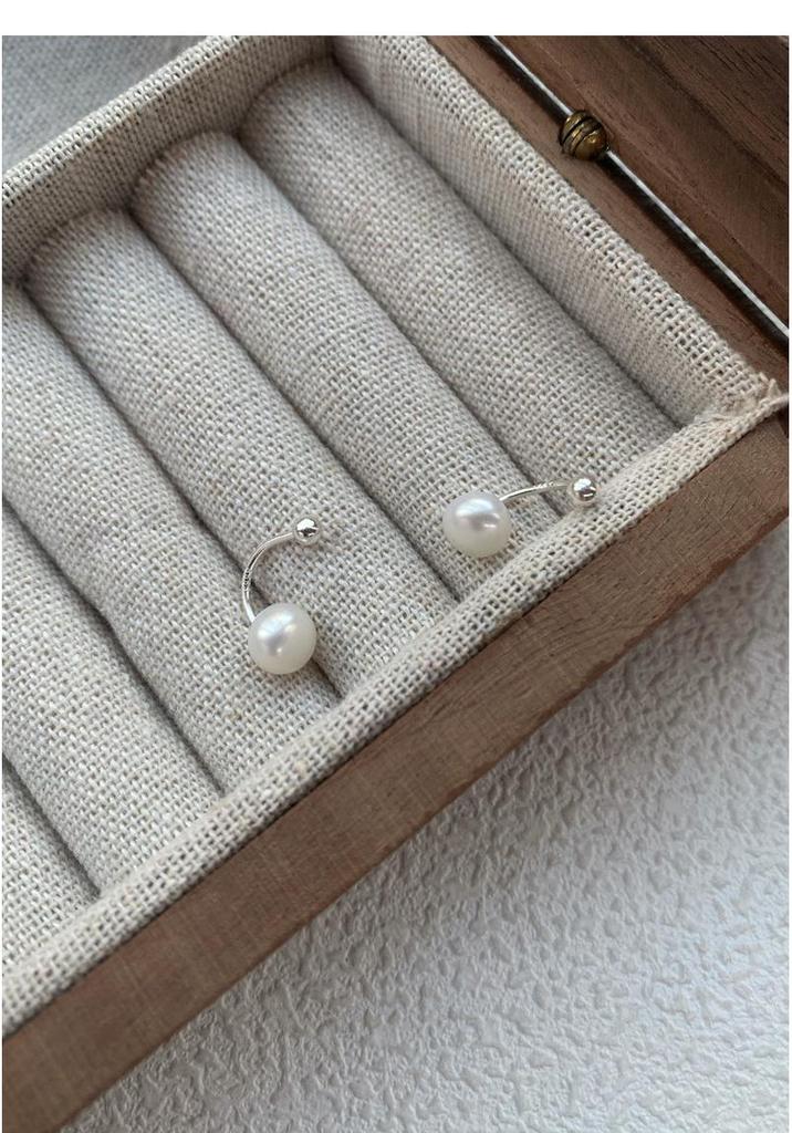 Sterling Silver Freshwater Pearl Stud Earrings for Women – Luxurious Niche Design with High-End Temperament.