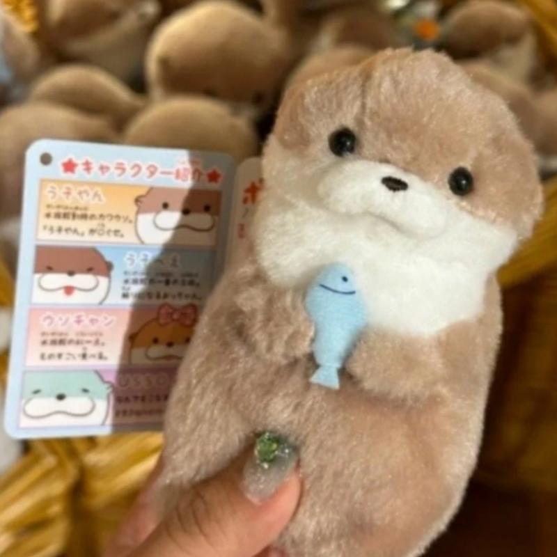 

Милые выдры, держащие рыбу, плюшевые брелоки, легкие подвески-аксессуары для школьной сумки, кошелька для ключей, куклы, игрушки, подарки, 11 см