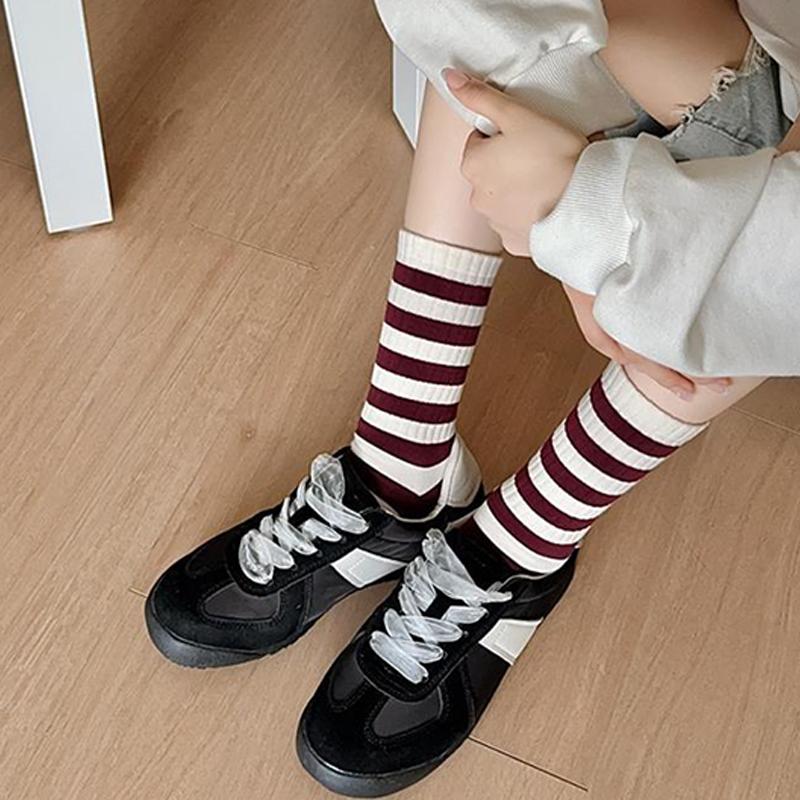 Women Socks Autumn Winter Cotton Knitted School Girls Middle Tube Socks Women Casual Striped Hip Hop Skateboard Sports Socks Sox