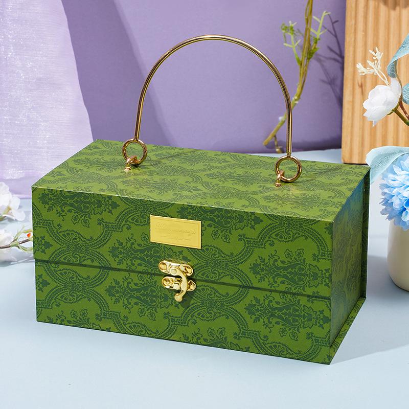 Light Luxury Retro Handheld Gift Box Metal Handle High-end Gift Packaging Boxes Wedding Companion Gift Empty Box Bridesmaids Return Gift Candy Box