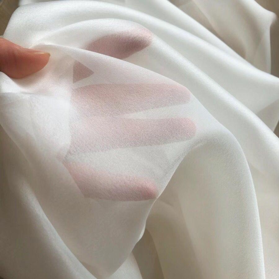 This High-end and Soft Organza Fabric Is Light and Flowing Suitable for Wedding Dresses Evening Gowns Designer Clothing Fabrics