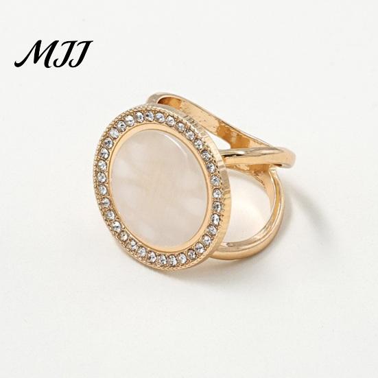 Round Scarf Ring Ring, Sparkling Rhinestone Slide Decorative Holder for Women Neckerchiefs Silk Scarves Shawls Shirts Lightweight