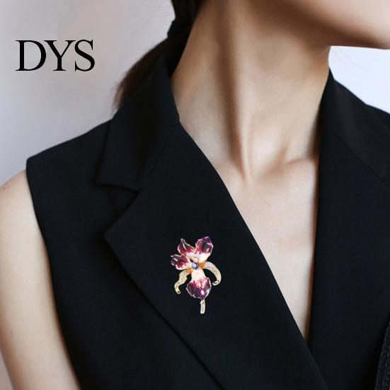 3D Floral Pin Brooch Three-Dimensional Iris Flower Design Lightweight Alloy with Cubic Zirconia Golden-Plated Edging Suit Coat Dress Scarf Sweater