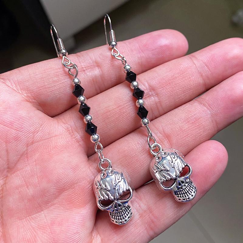 

New Gothic Retro Sliver Color Skull Bat Wings Black Crystal Bead Pendant Dangle Earrings for Women Halloween Party Scary Jewelry
