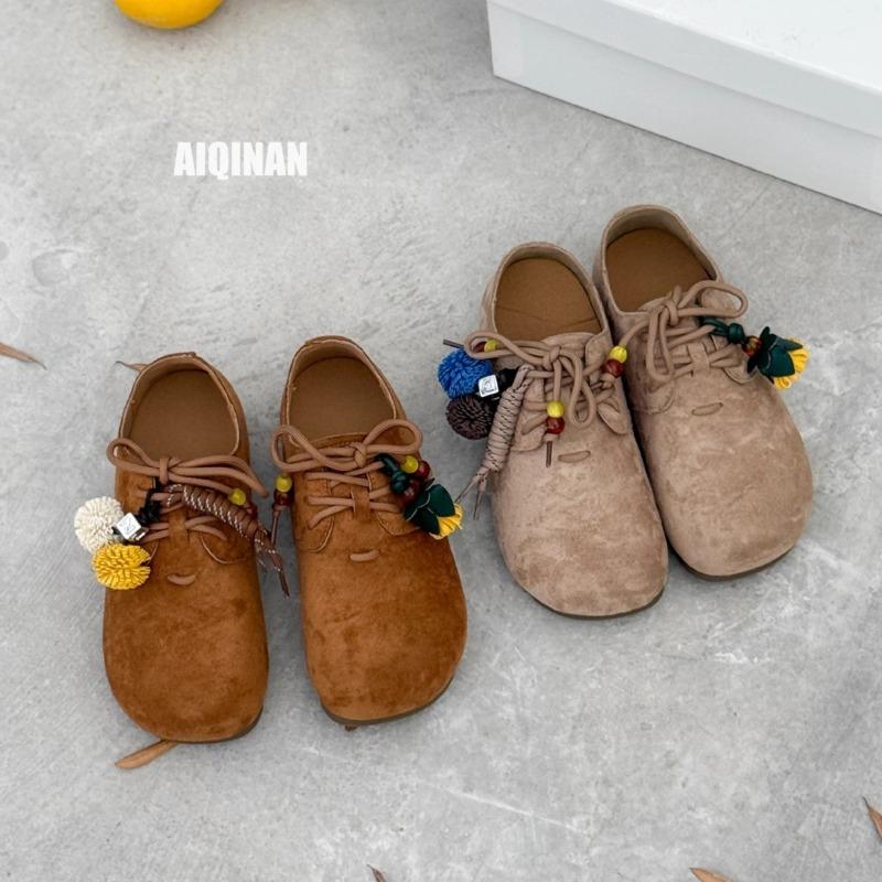 

Cattle suede flat-soled single shoes women s autumn new round head lace-up beaded tassel versatile and comfortable 40 хаки