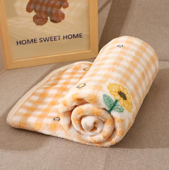 

Coral Fleece Winter Blanket for Pets - Cozy Quilt for Dogs and Cats 50x70 cm