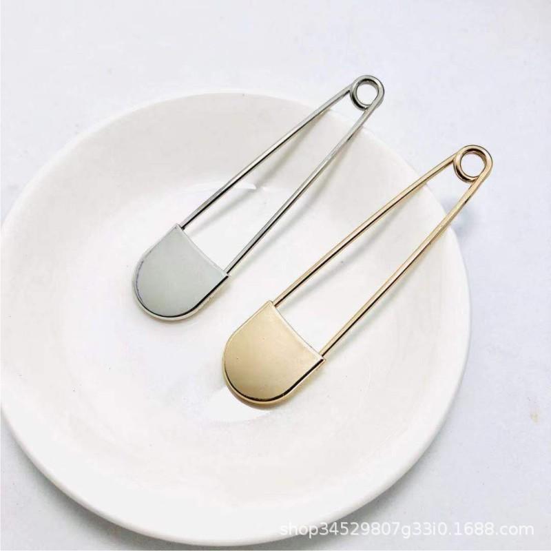 Versatile Metal Brooch for Women's Jackets - Stylish Handbag Accessory