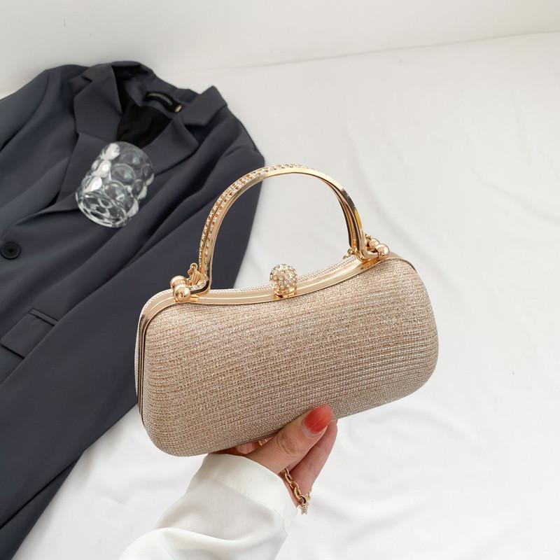 Eye-catching Retro-inspired Womens Shoulder Bag Featuring Stylish Stitching And Compact Size золотой