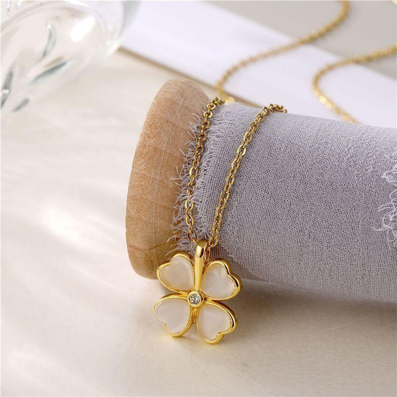 Women Light Luxury Niche Minimalist Four Leaf Clover Cat Eye Stone Clavicle Necklace