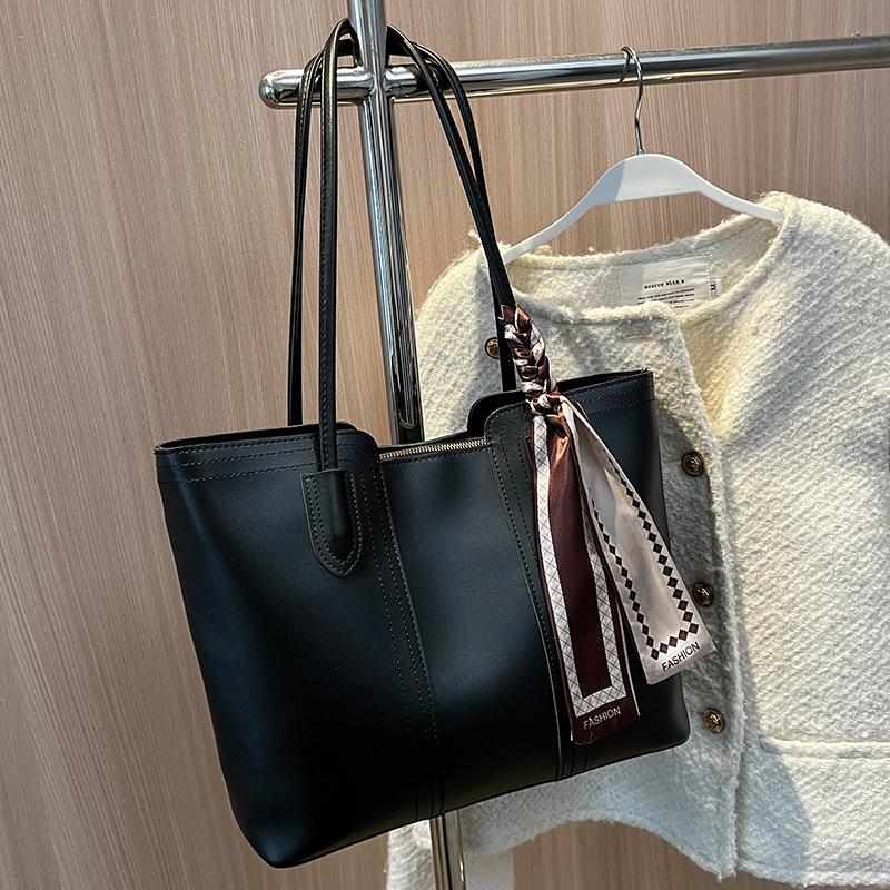 2025 New Spring Summer Advanced Ladies Single Shoulder Bag Fashion Scarves Decorative Handbags Large Capacity Commuter Tote Bag Sling Bag for Women
