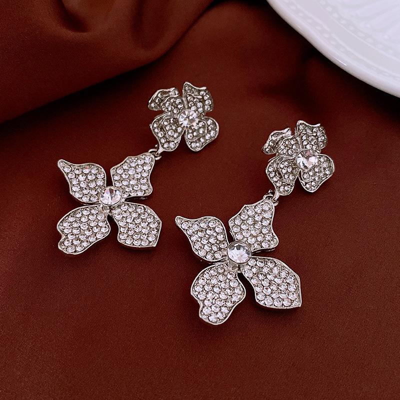 Metal Rhinestone Flower Dangle Earrings Women s Simple Elegant Design Zircon Wedding Accessories медный