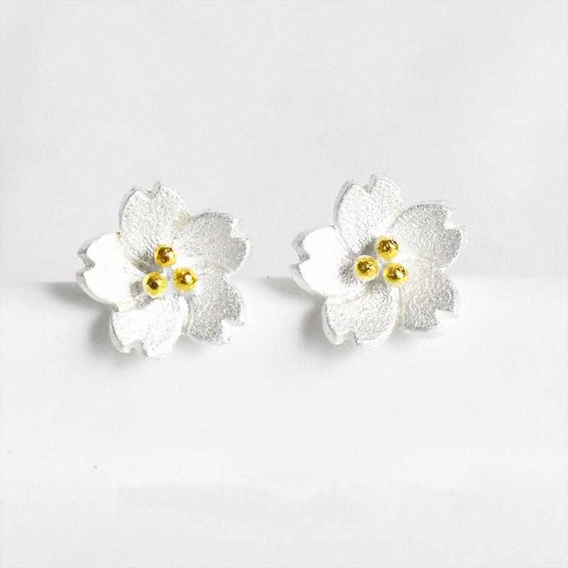 

925 Sterling Silver Japanese Fashion Simple Peach Blossom Two-Color Cherry Blossom Earrings Girls Day Party Jewelry Accessories серебряный