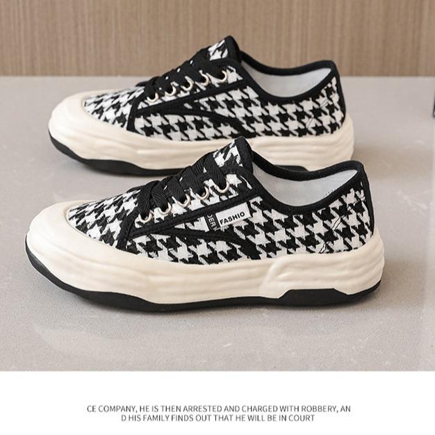 Damesko Vår Ny Mote Pustende Canvas Sko Kvinnelige Studenter Casual Mesh Tide Match Skateboard Sko Street Shot