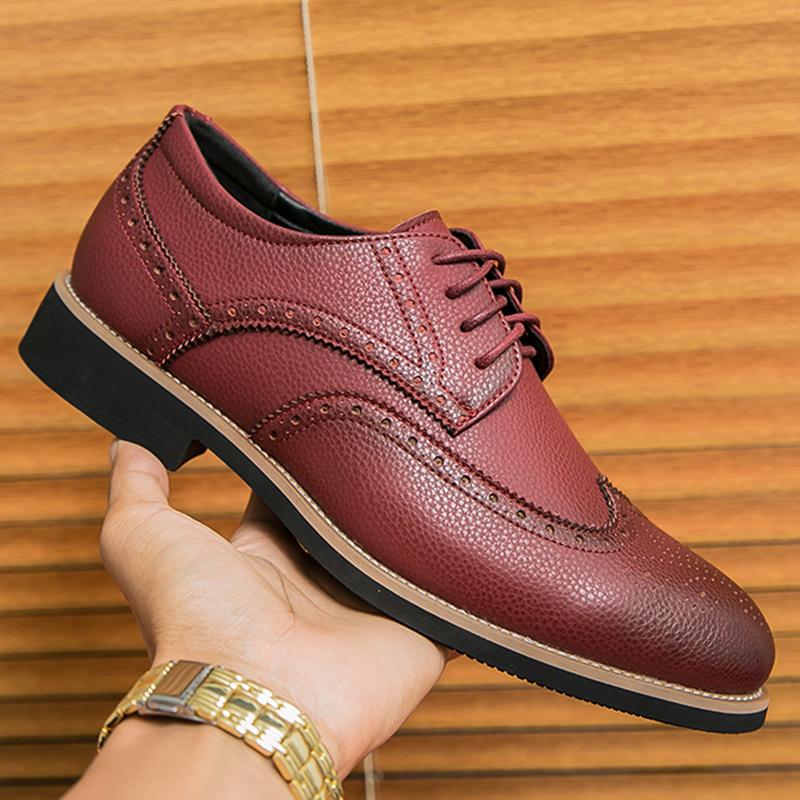 

Дизайнерский тренд Новые мужские черные с красным оксфорды из лакированной кожи на шнуровке с острым носком Джентльменская свадебная формальная деловая обувь 38