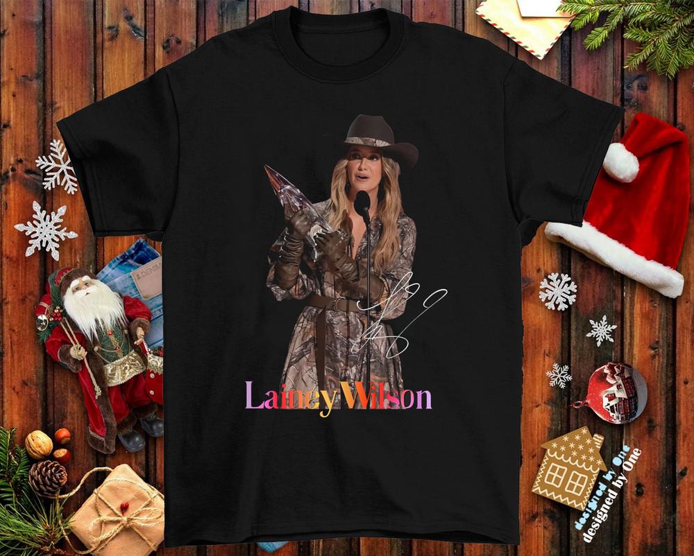 

SIGNATURE Lainey Wilson Merry Christmas T Shirt Size S5XL Black Cotton Unisex T-Shirt M