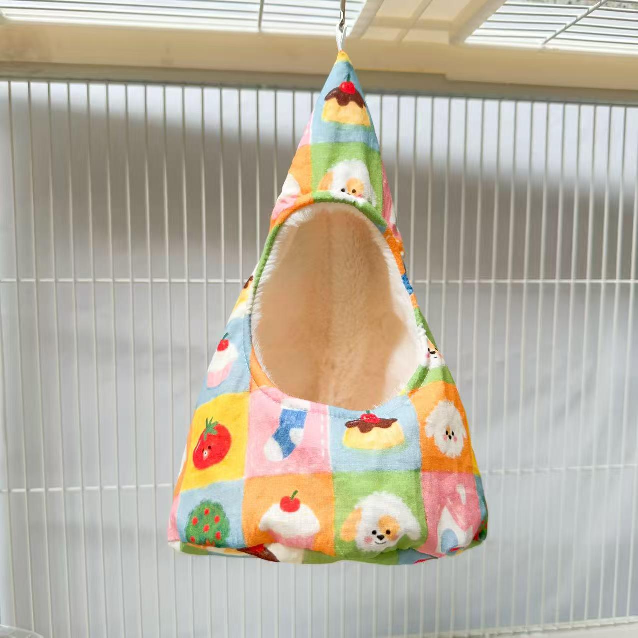Warm Triangle Hammock for Small Pets – Suitable for Parrots, Hamsters, Sugar Gliders, and Snakes