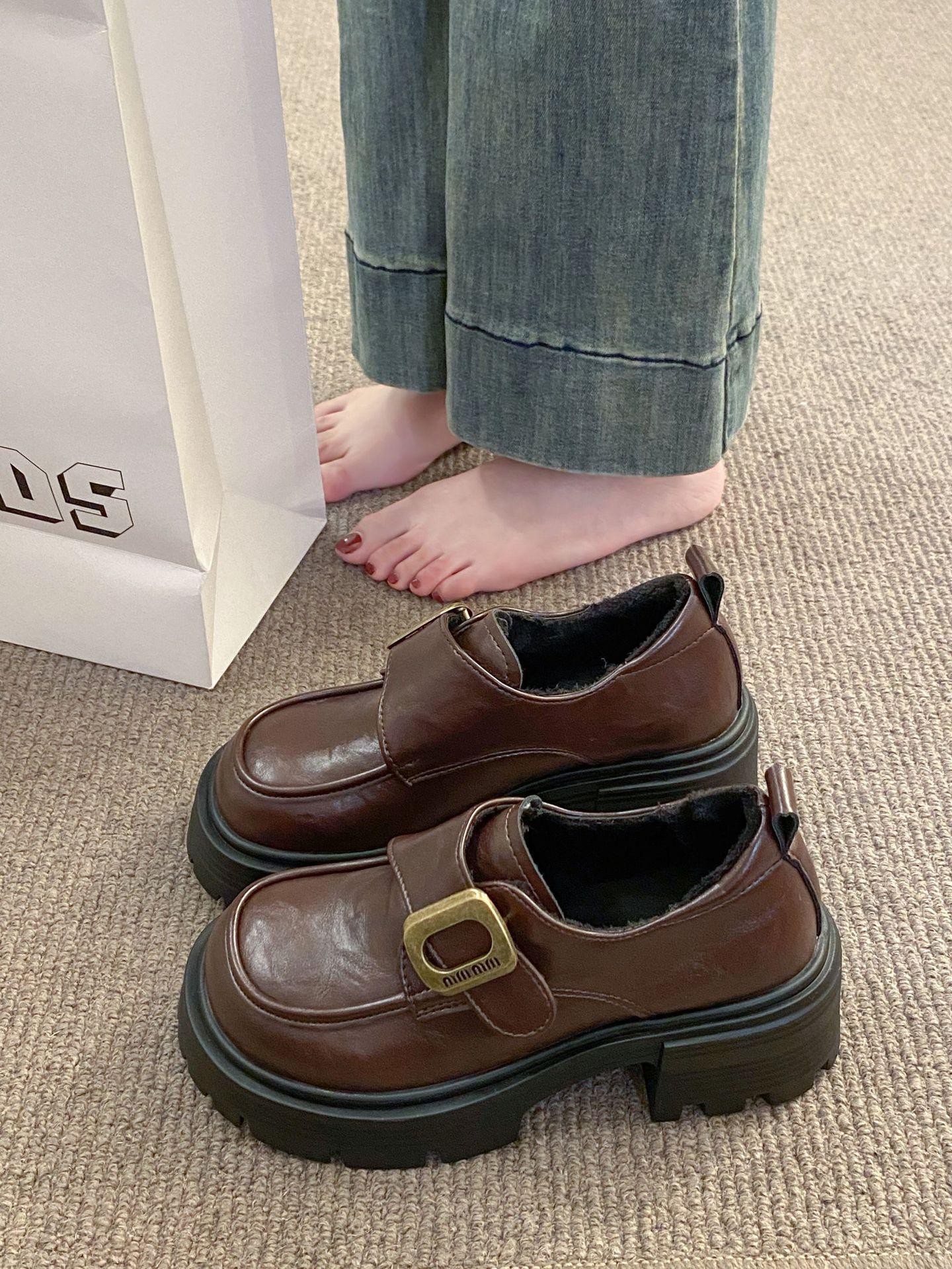 

Туфли Мэри Джейн на толстой подошве для женщин, новинка весны 2025 года, ретро, увеличивающие рост, черные, японские jk с юбкой, туфли из маленькой кожи с открытым носком 40