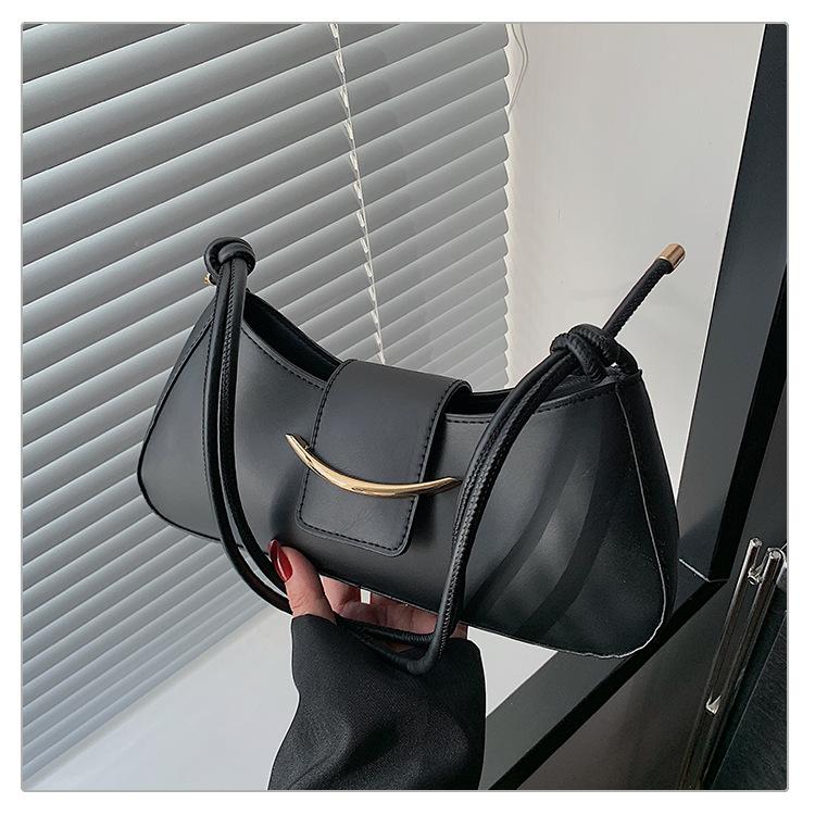 

Fashion bag women s 2025 new trendy French shoulder armpit bag foreign-style texture simple women s bag versatile messenger bag чорний