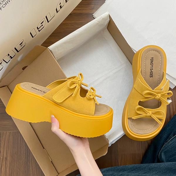 Fashion Female Shoes Slippers Casual Slides Summer Clogs Woman Platform 2025 Luxury Beach Soft Leisure Shoes Slippers Soft Luxury Slides