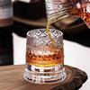 Whiskyglas mit leuchtender Basis 360 Grad drehbarer Whisky Tumbler 260ml Bleifreies Glas Einzigartiges Geschenk für Papa Geburtstag Feiertag